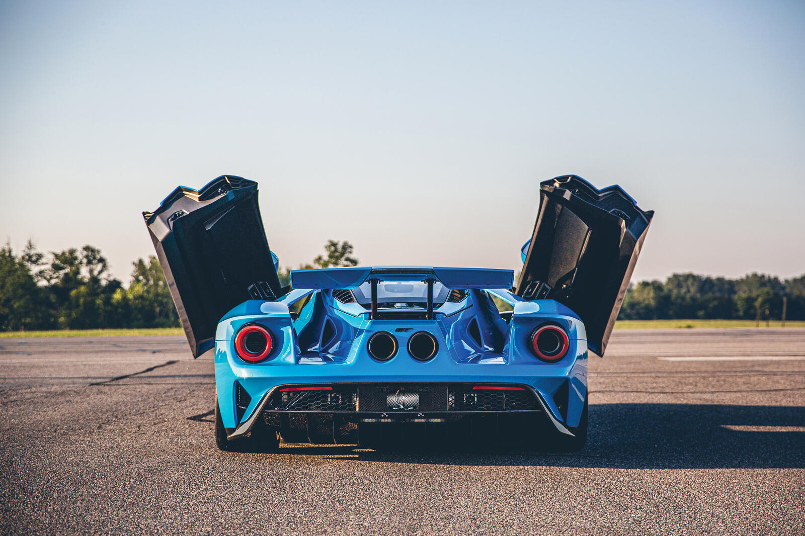 Free photo Ford GT blue rear view