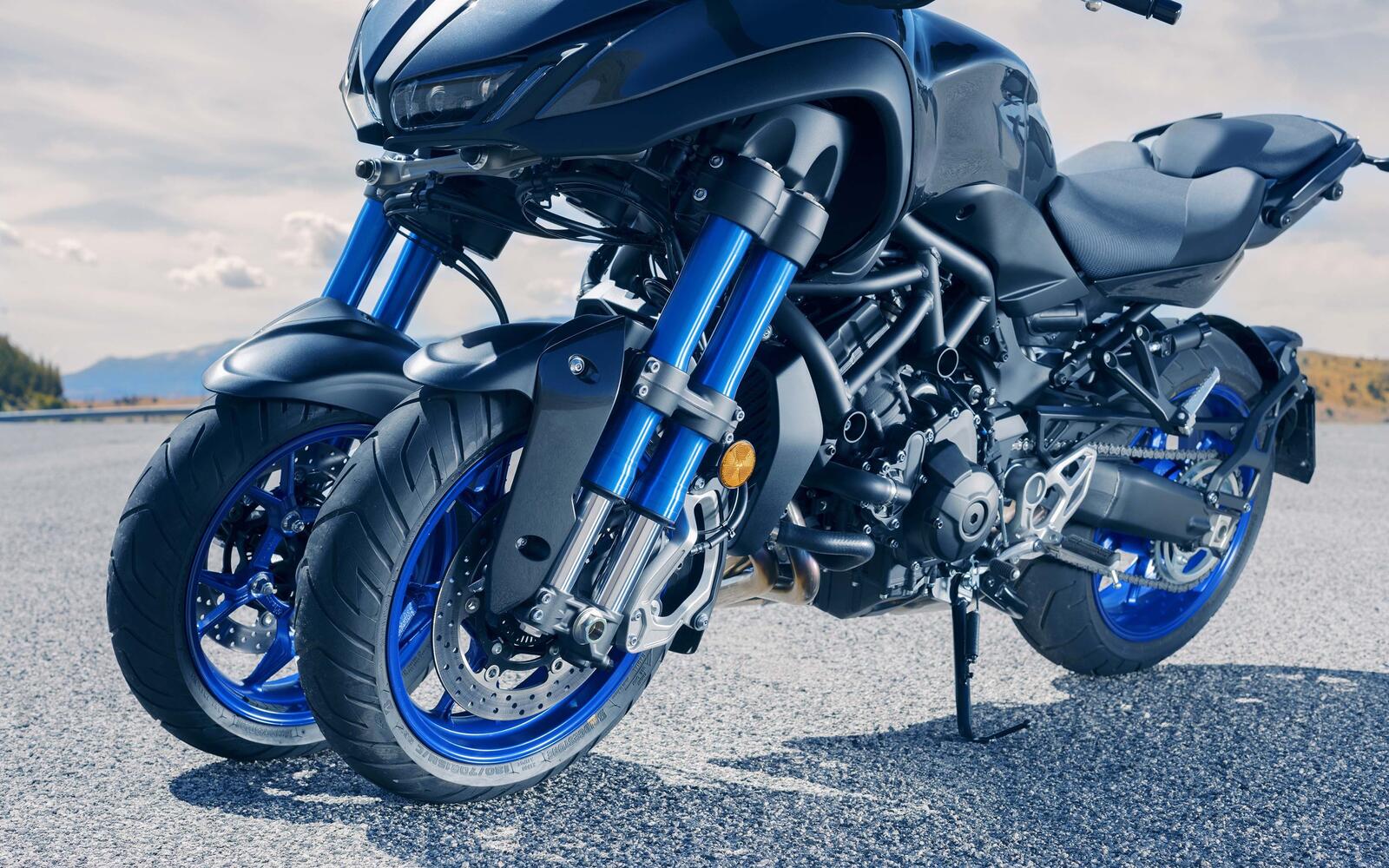 Бесплатное фото Мотоцикл yamaha niken 2019 с двумя передними колесами