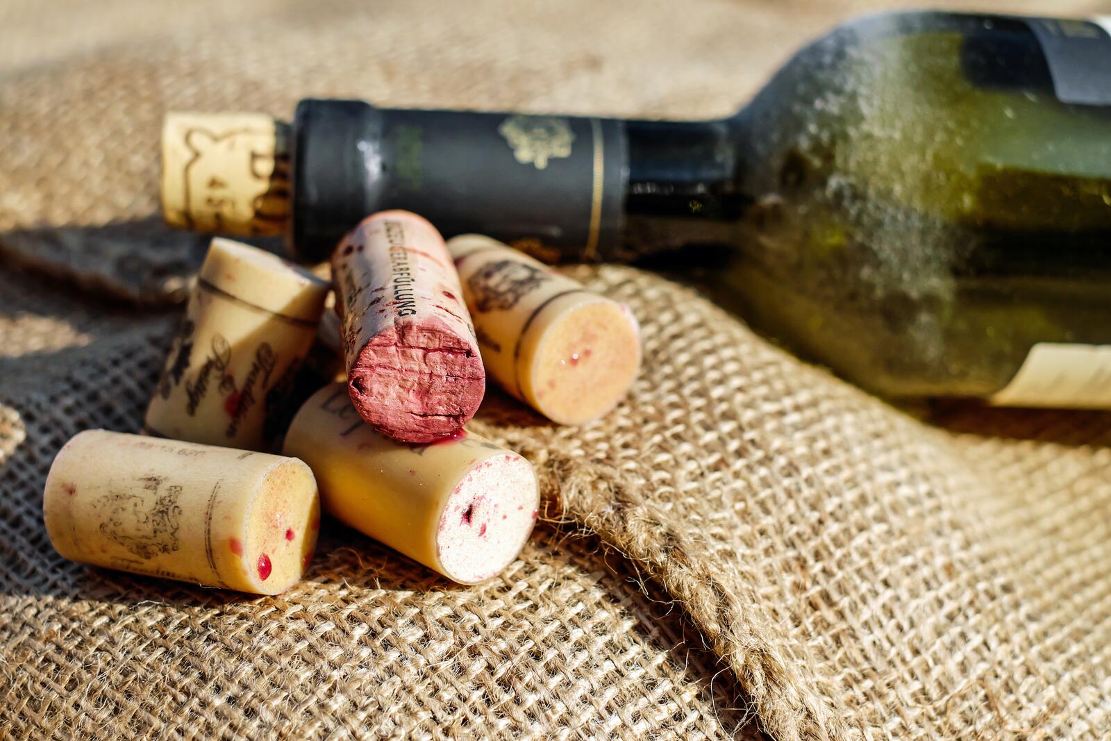 Бесплатное фото Крышки от винных бутылок