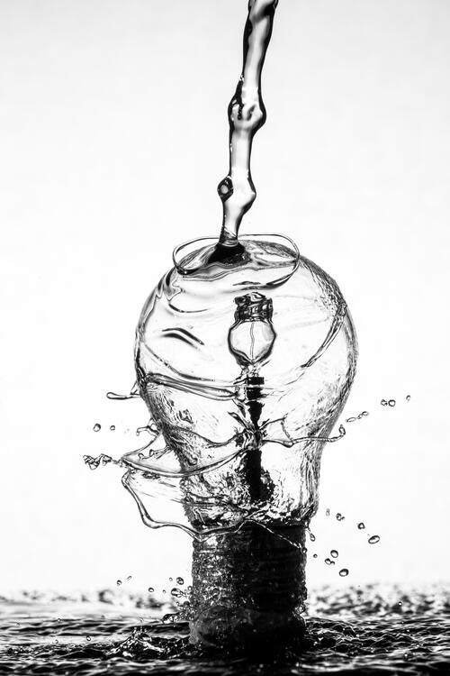 The water jet envelopes the light bulb