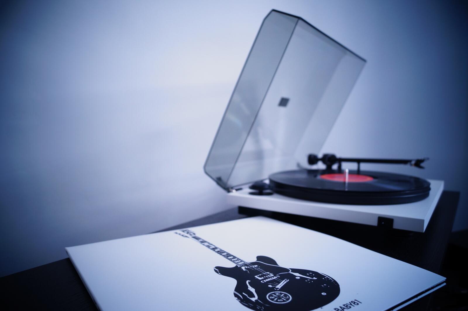 Wallpapers entries vinyl record player on the desktop