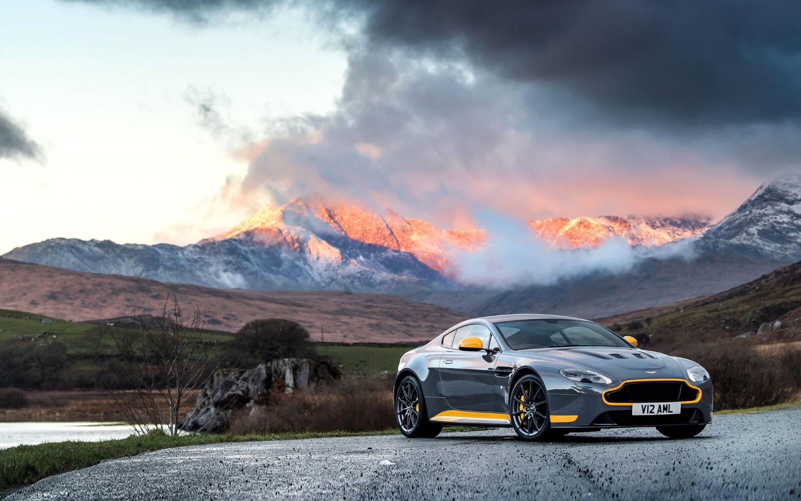 Free photo Aston Martin GT8. Mountain landscape