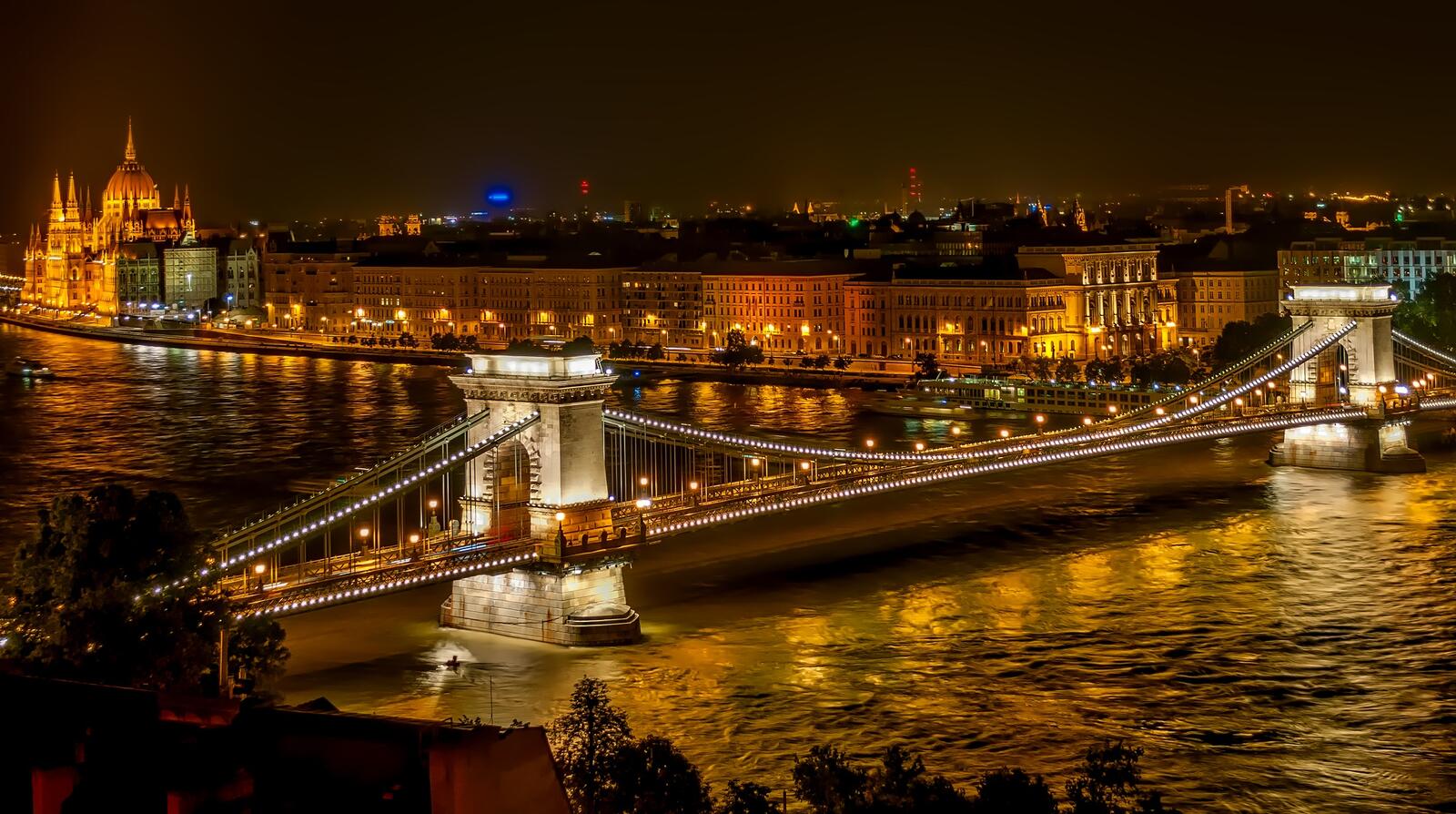 Free photo Night bridge over the river