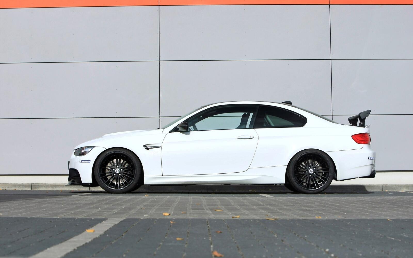 Free photo White BMW M3 side view