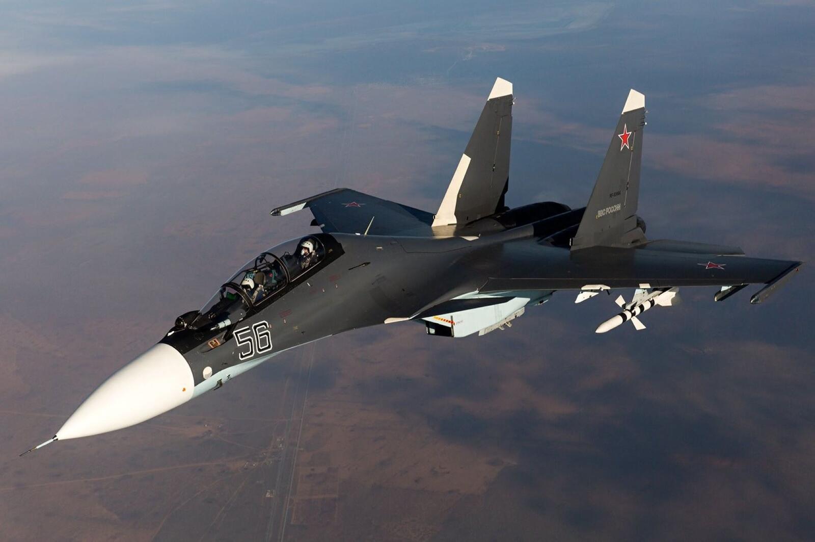 Бесплатное фото Истребитель Су-30см