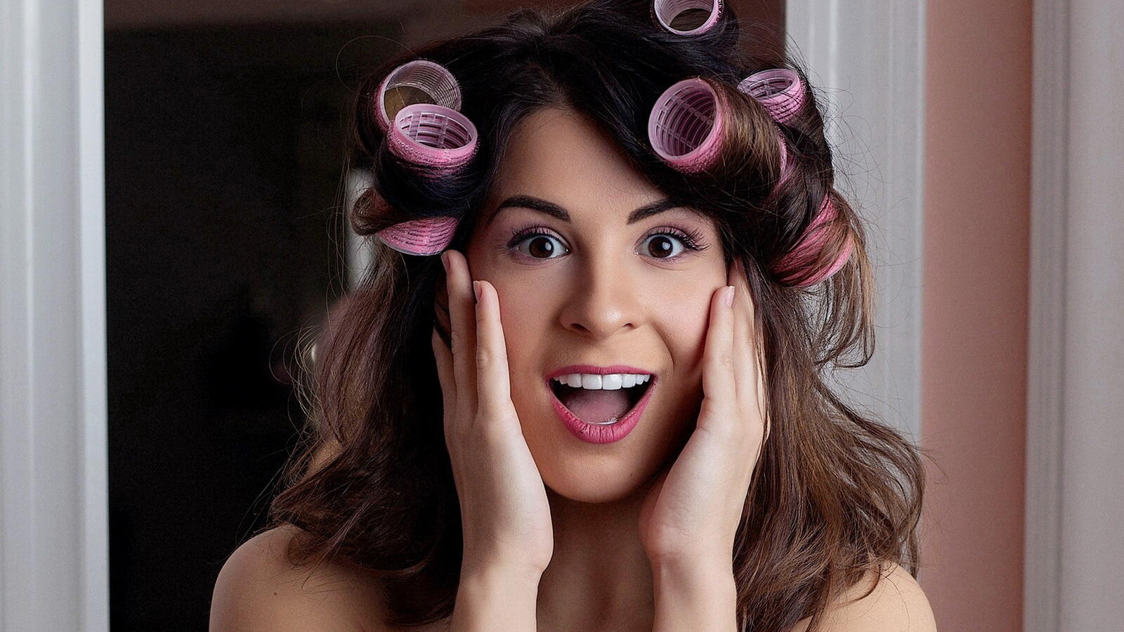 Free photo A girl and curlers