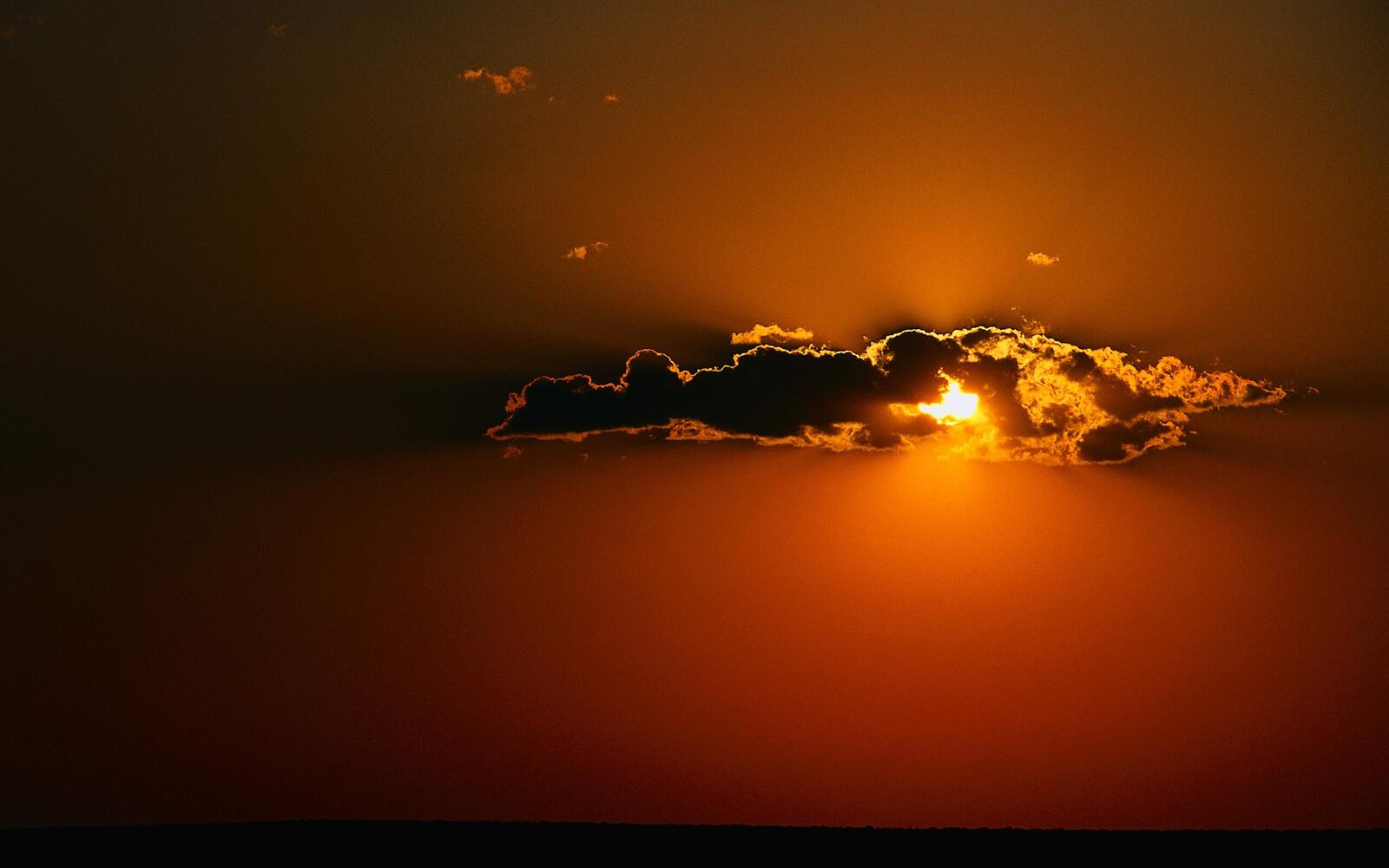 Бесплатное фото Облако скрывает солнце
