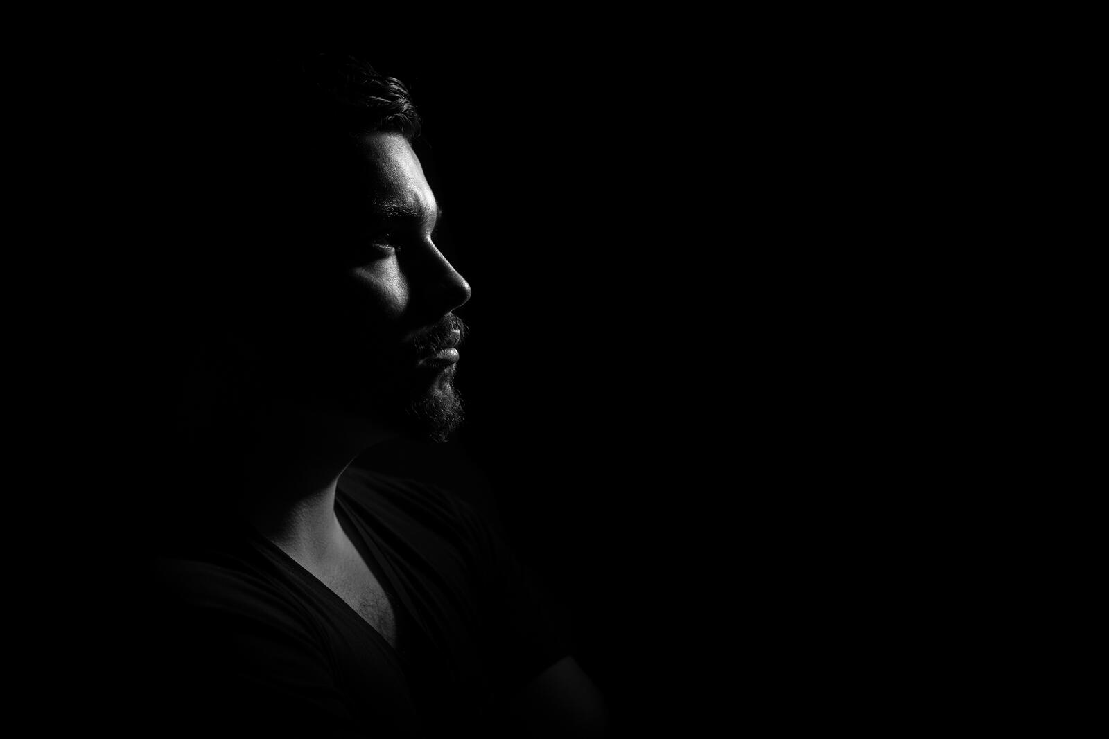 Free photo Silhouette portrait of a man on a black background