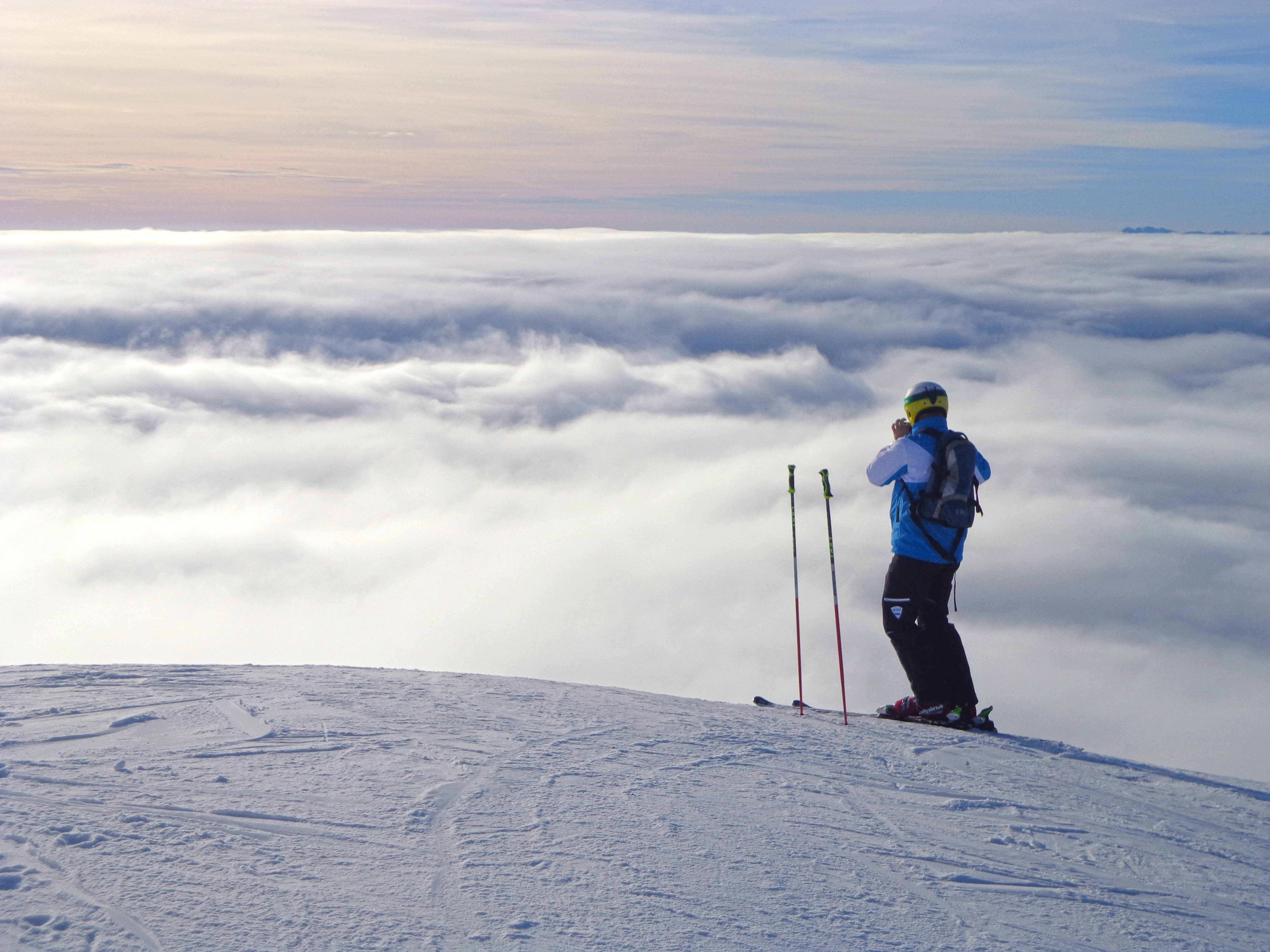 免费照片滑雪场的山顶