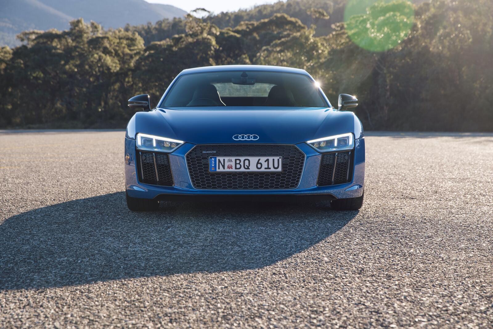 Free photo Blue audi r8 v10 in sunny weather