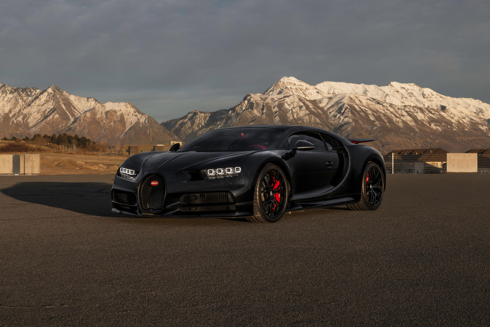 Free photo A black Bugatti Chiron