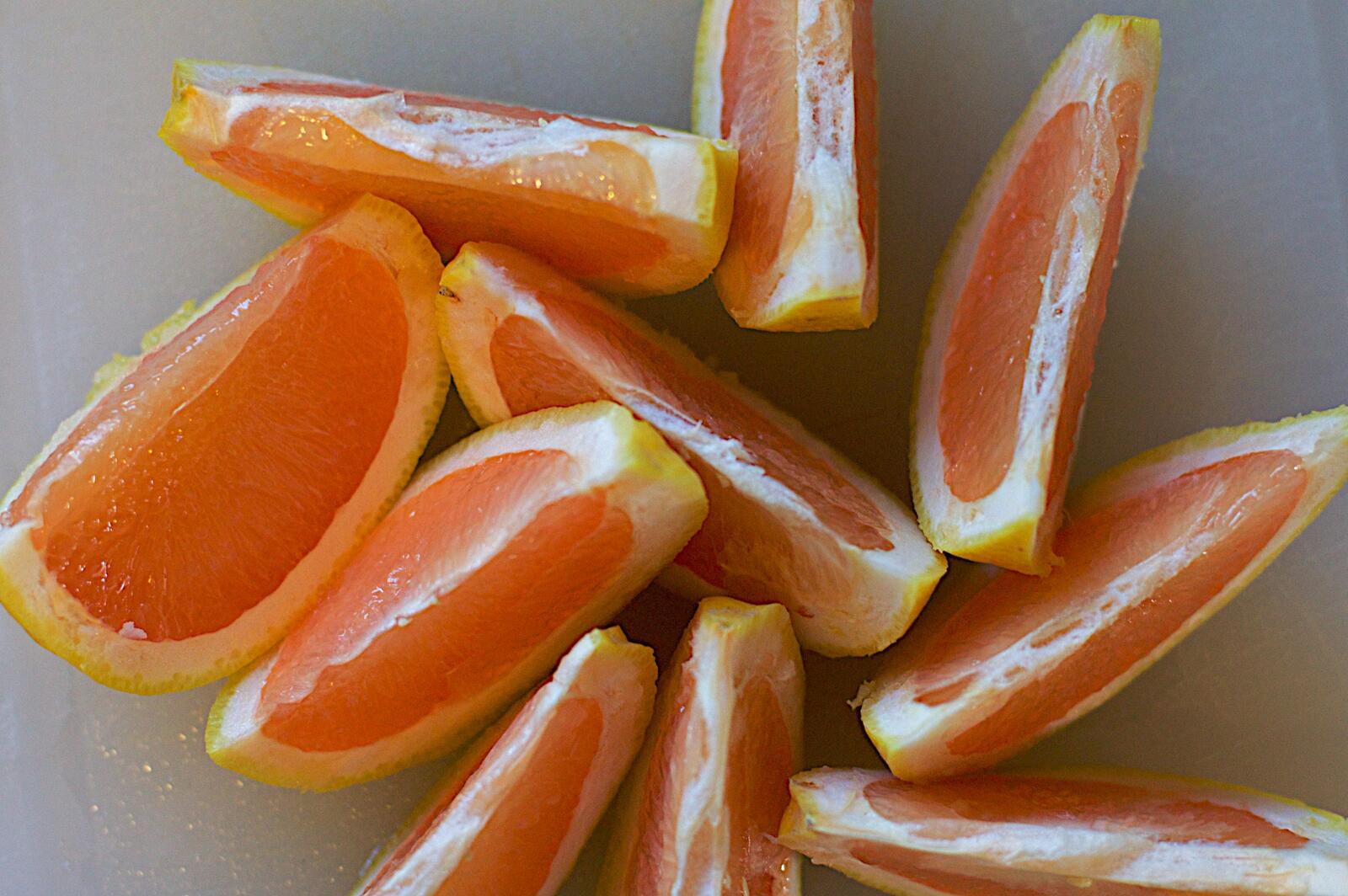 Free photo Orange slices in a slice