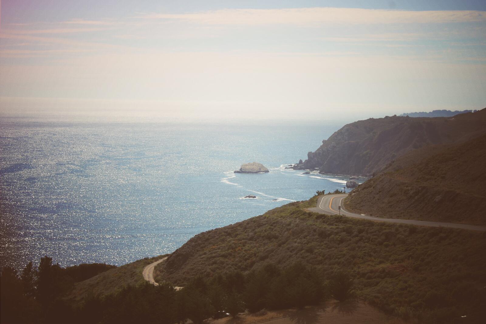 免费照片海边的山崖，远处的风景