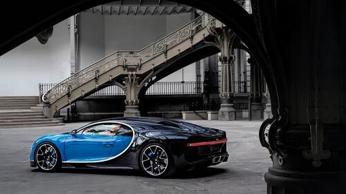 Bugatti Chiron на заброшке