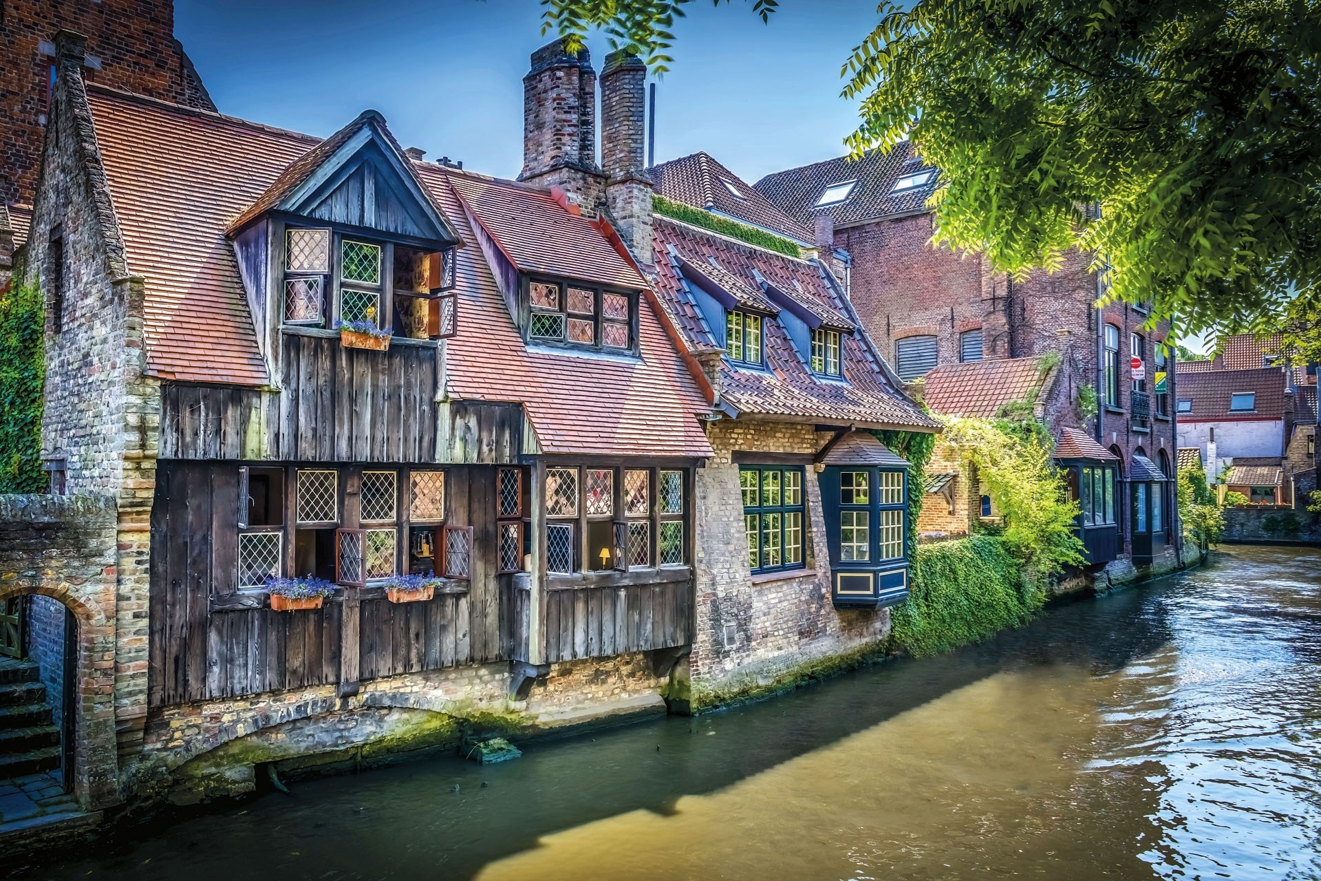 Бесплатное фото Здания Бельгии построенные на реке