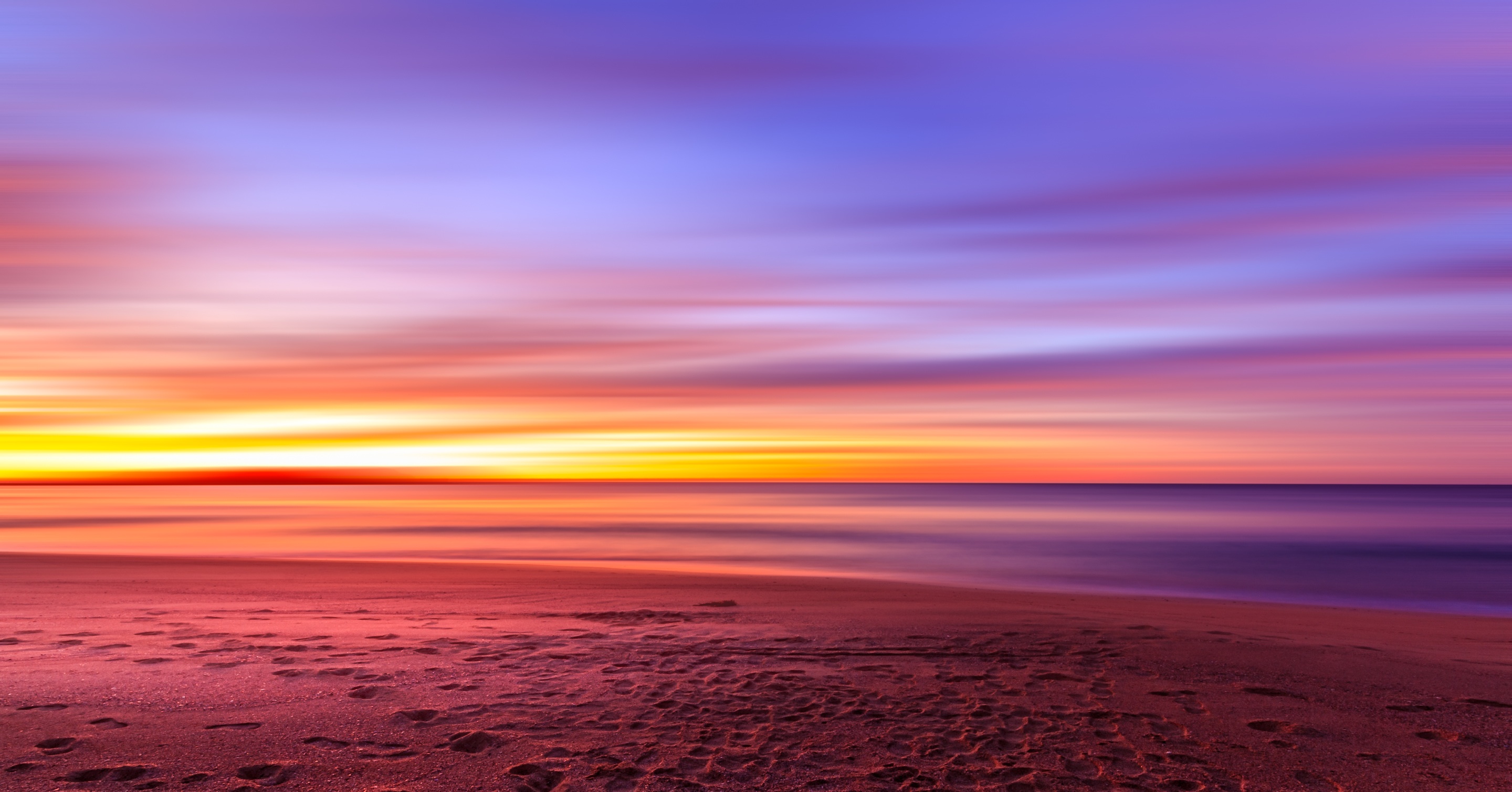 Free photo Red sunset on the seashore