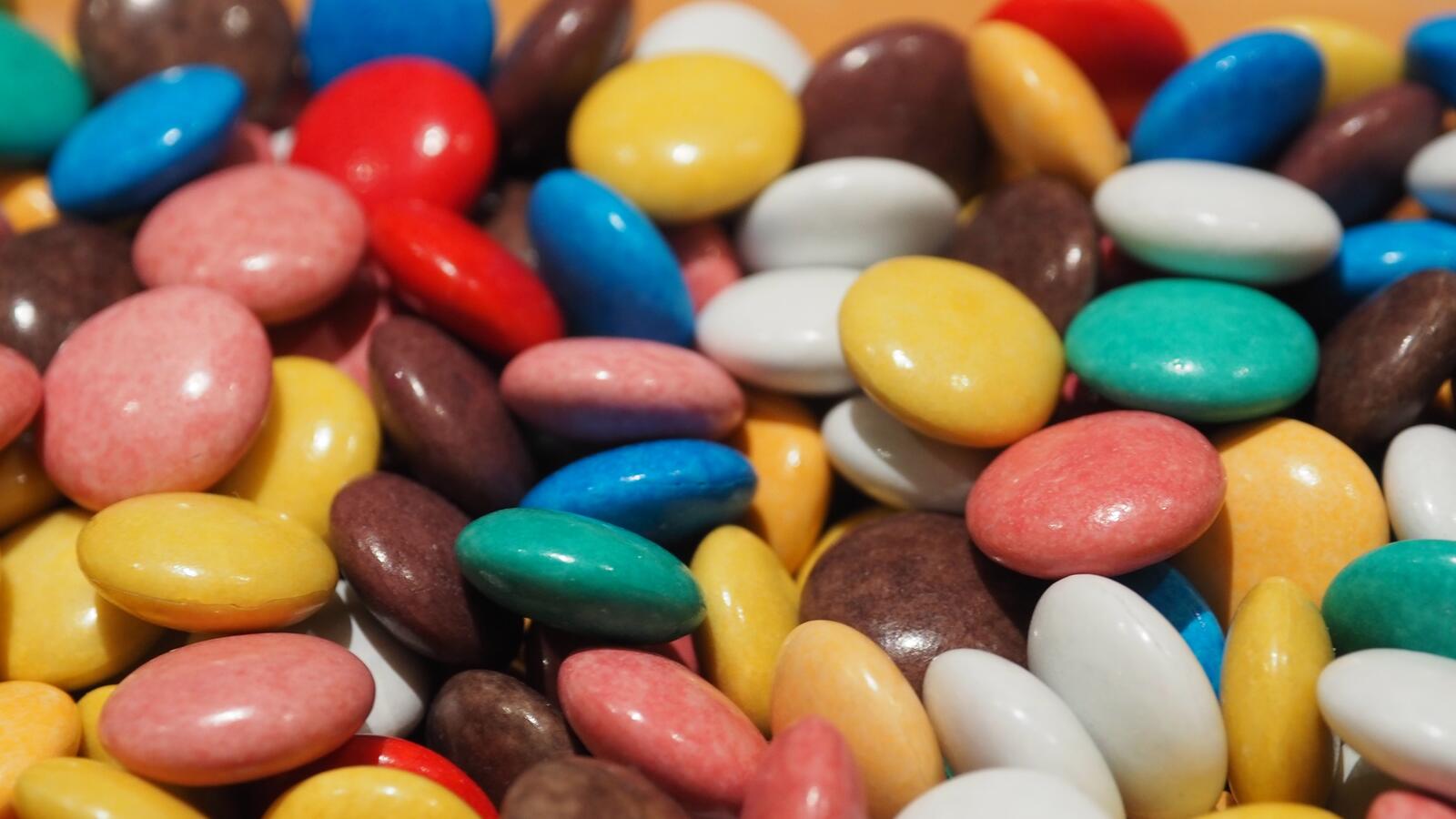 Бесплатное фото Цветные конфеты ммдемс