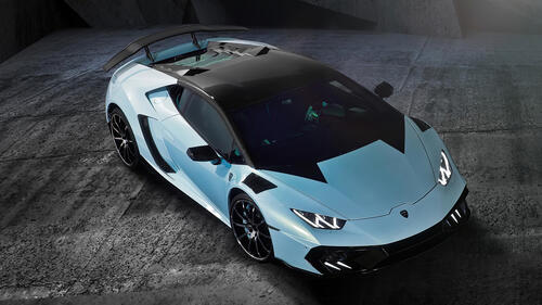Lamborghini Huracan нежно-голубого цвета