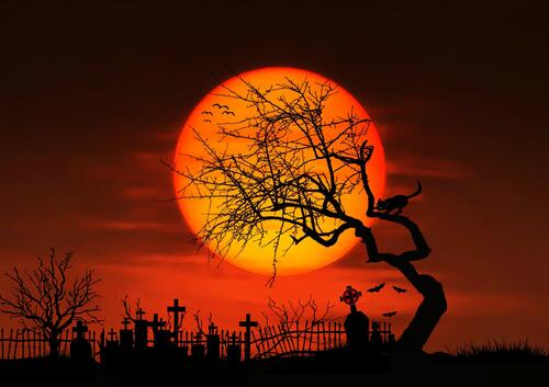 Хеллоуинское кладбище с большой луной