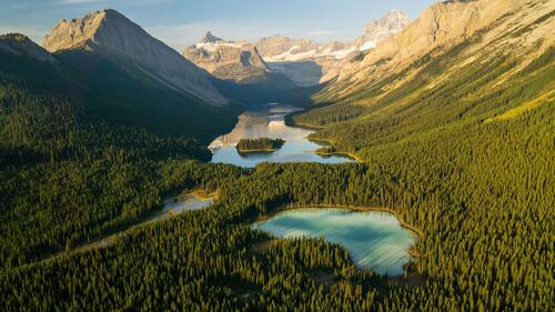 Lakes in the Canadian mountains among the trees