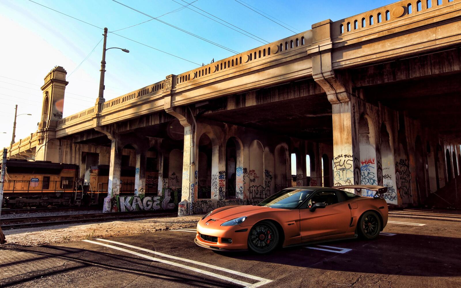 Free photo The Corvette is under the bridge