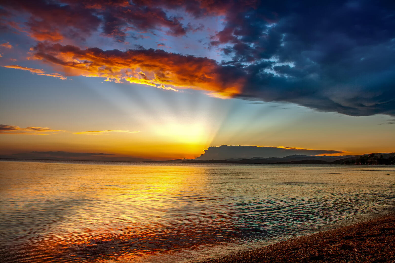 免费照片海面上的彩色夕阳