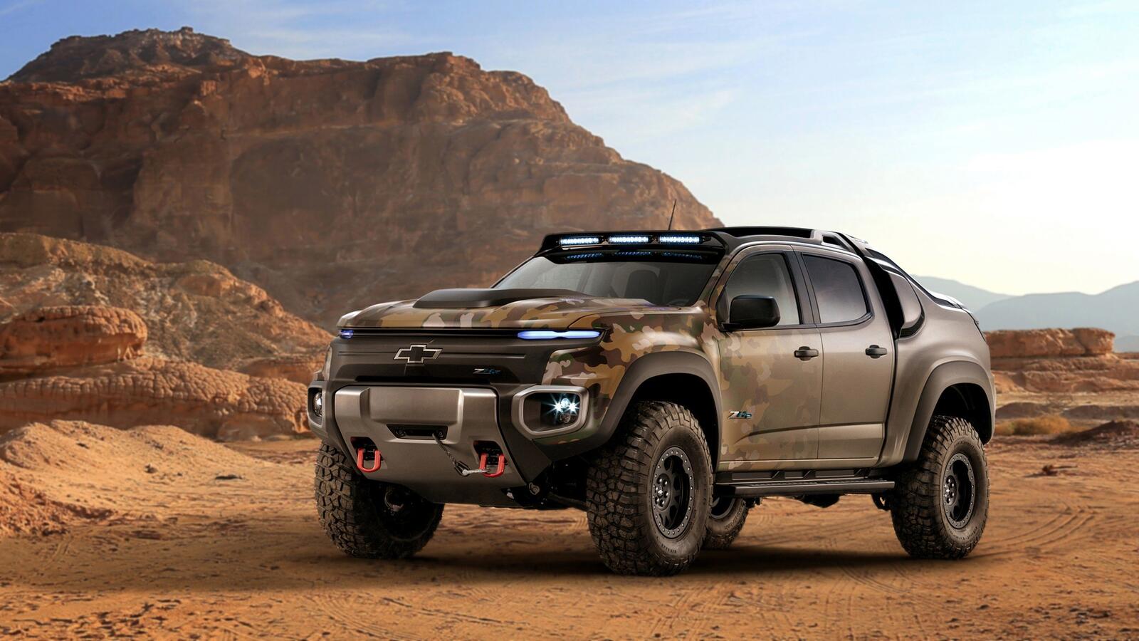 Free photo Chevrolet Colorado pickup truck in a sand pit