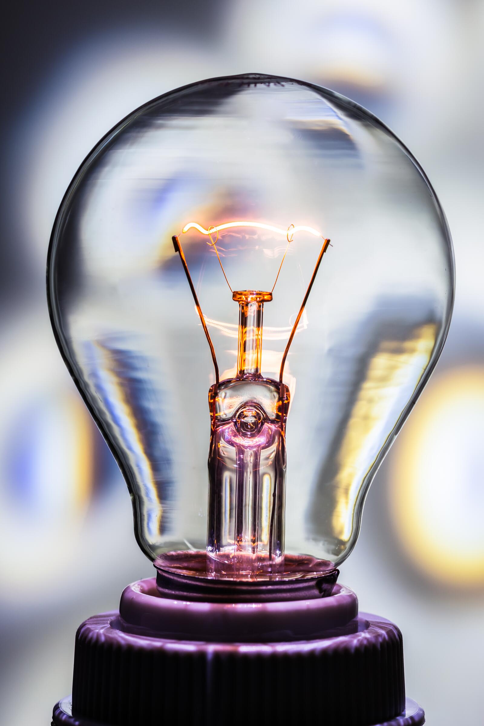 Free photo Close-up of a glowing light bulb