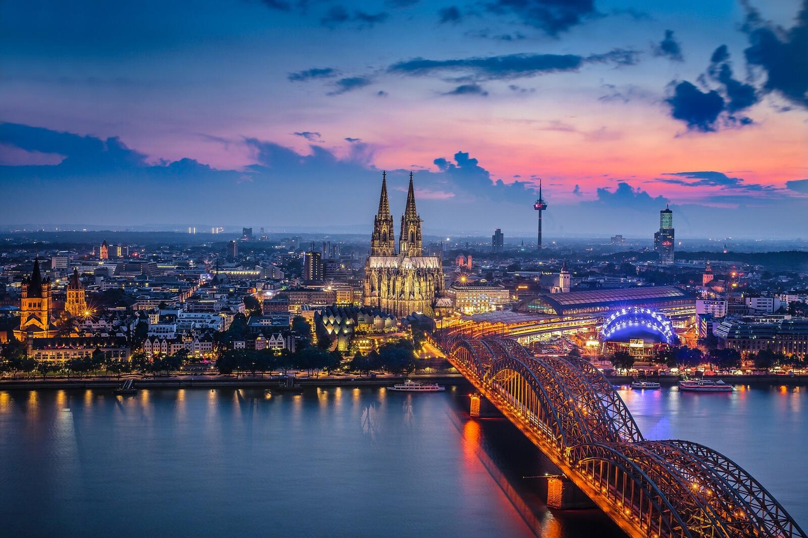 免费照片鸟瞰德国的河上夜桥