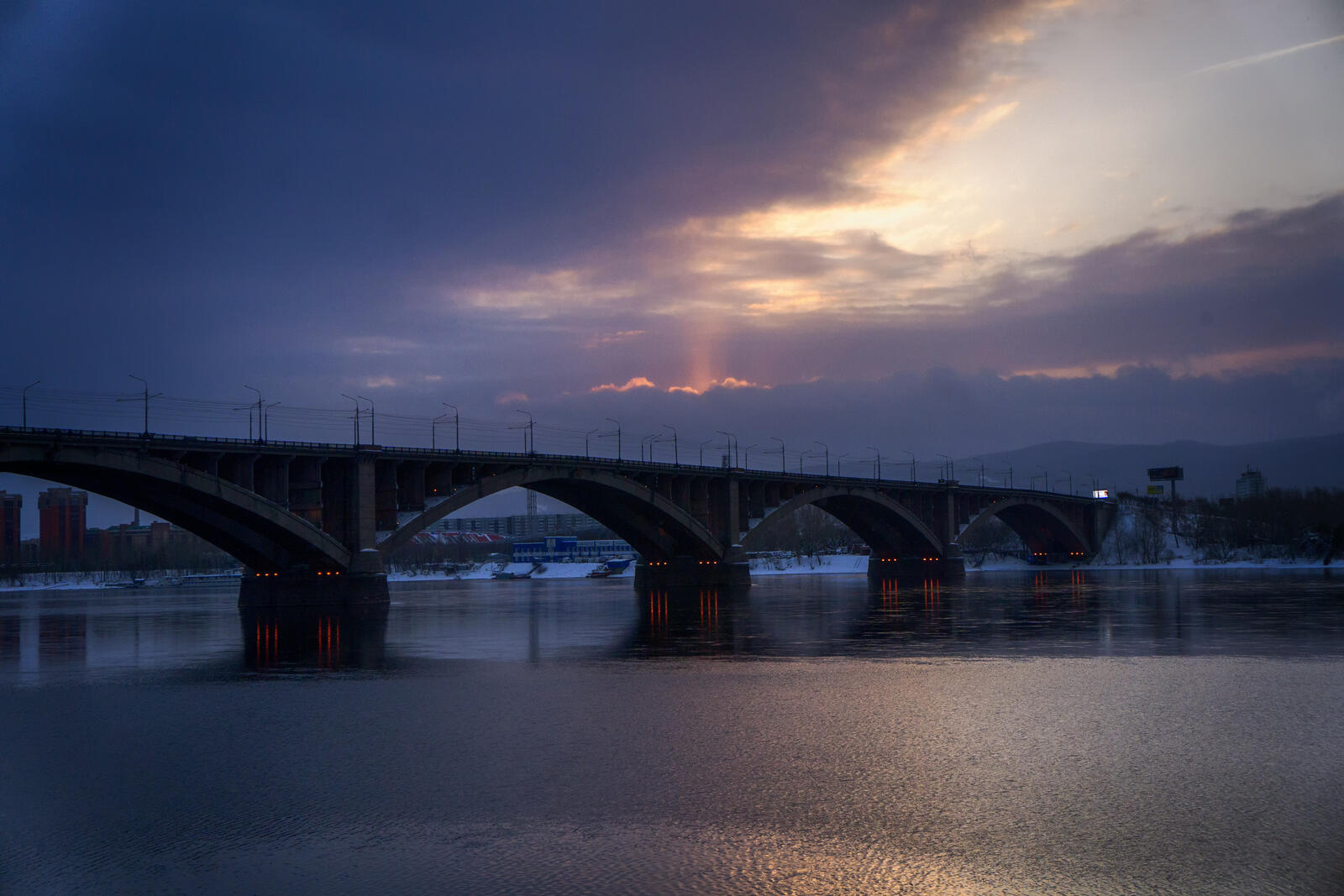 Бесплатное фото Морозное утро над рекой
