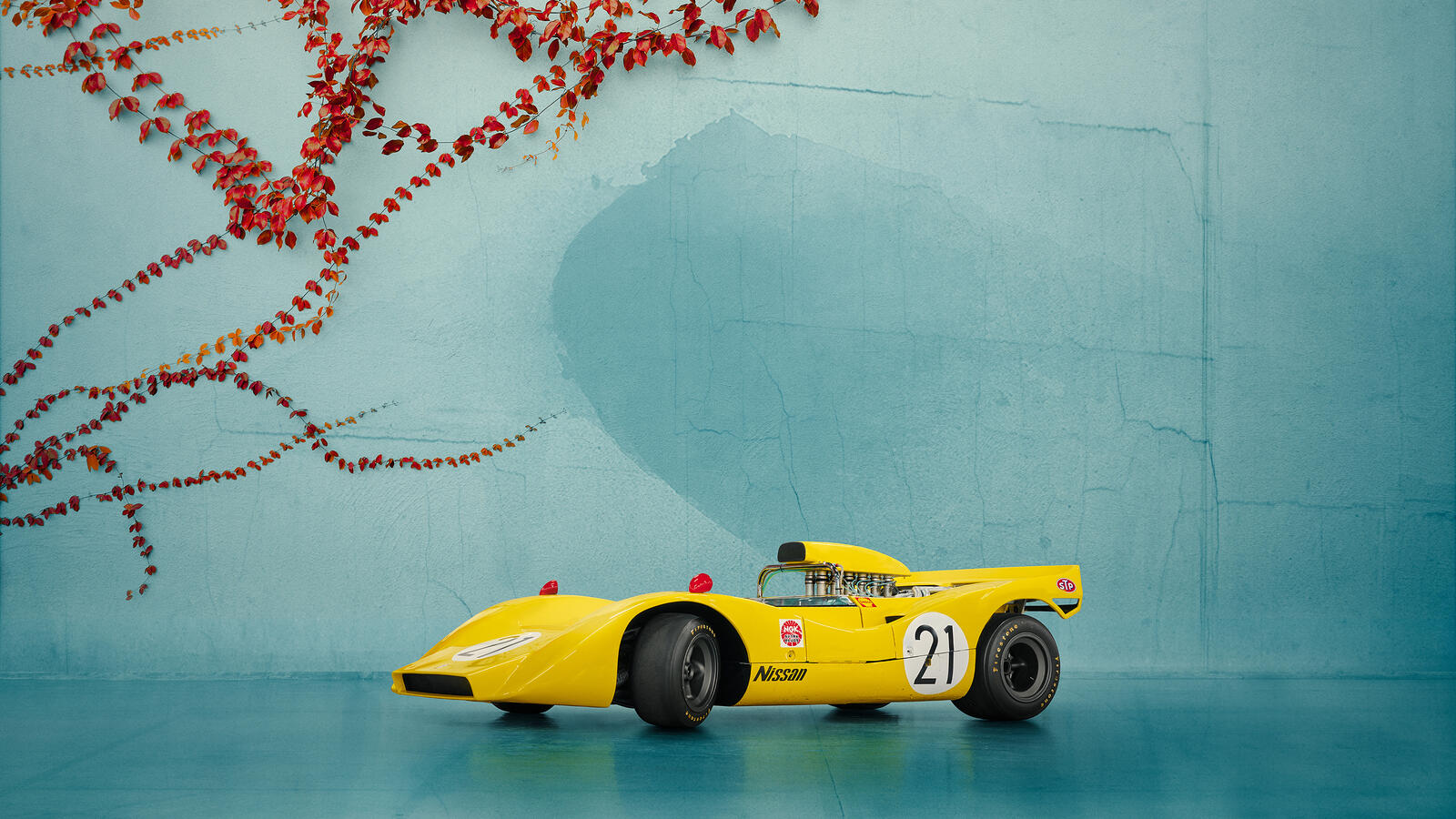 Free photo Nissan R382 sports car in yellow