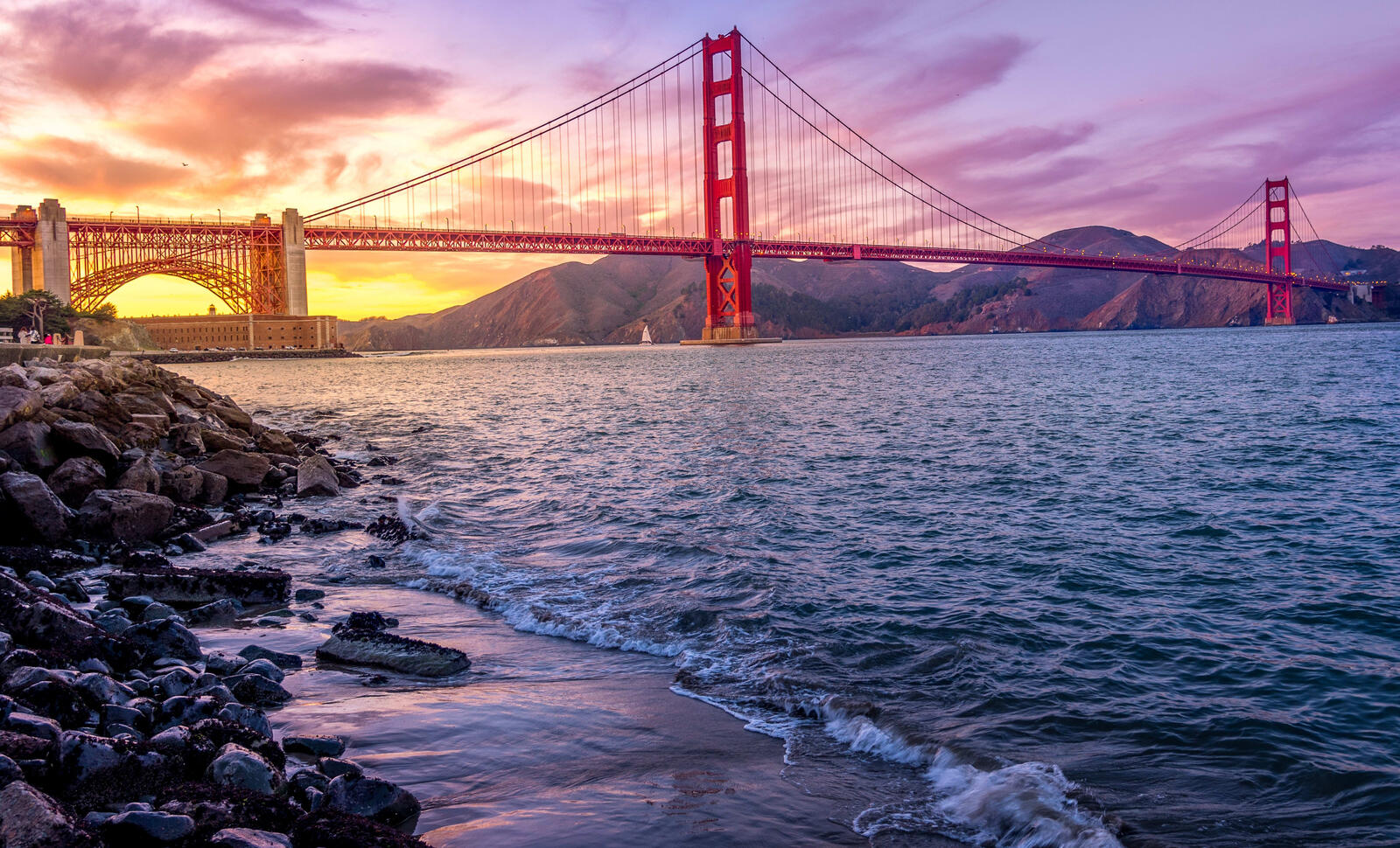 Free photo Red Golden Gate Bridge in San Francisco