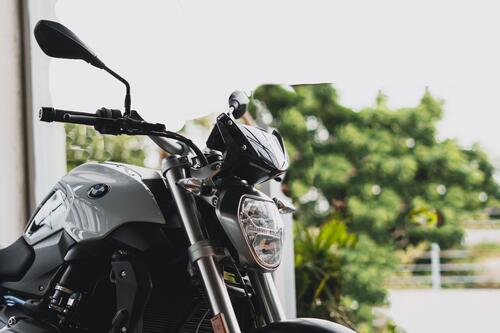 Серый bmw motorbike