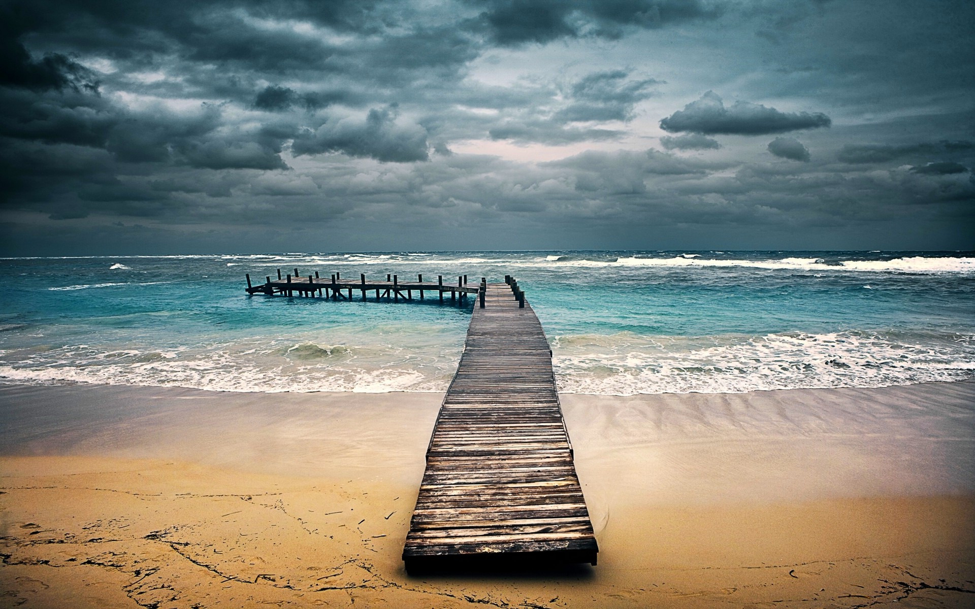 Бесплатное фото Обои с деревянным мостом на берегу моря