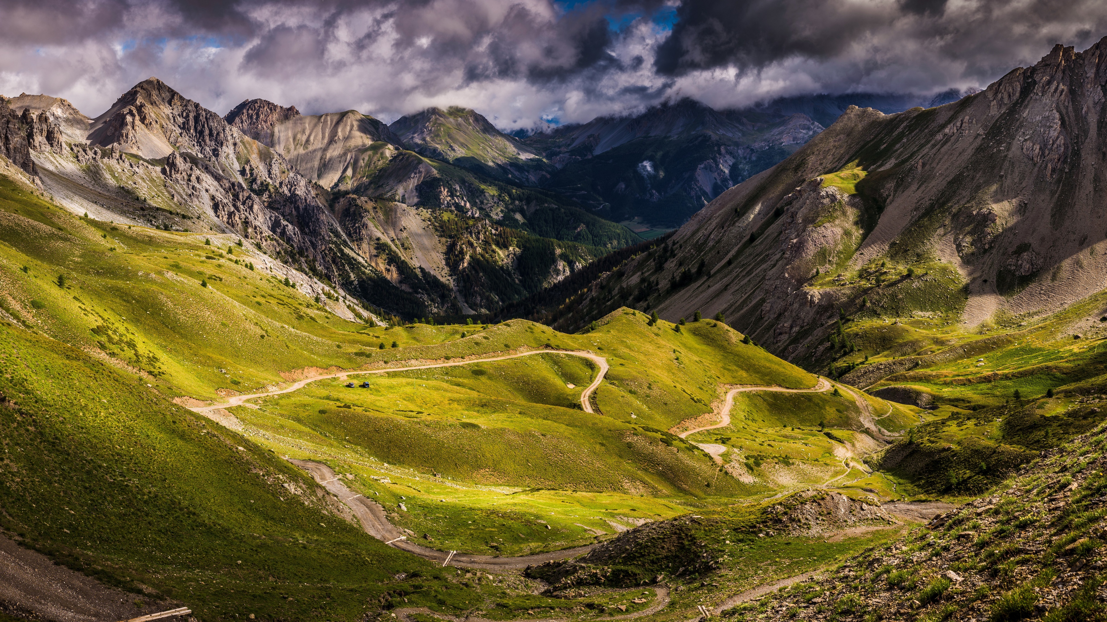 Зеленых холмы в Альпах