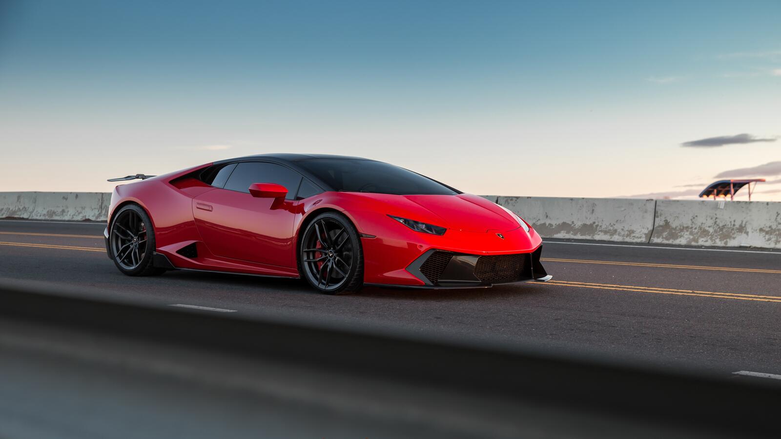 Бесплатное фото Lamborghini Huracan красного цвета