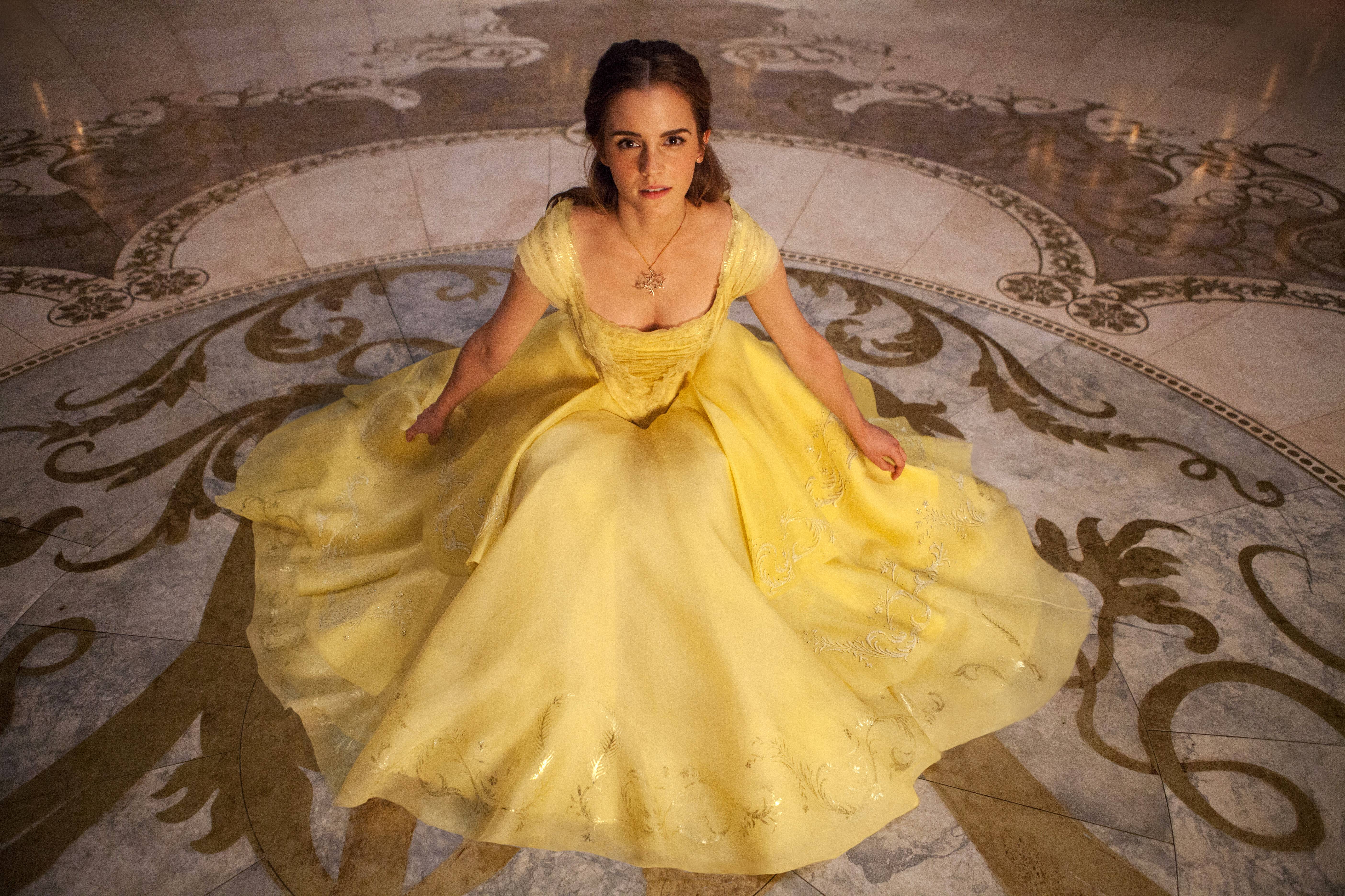 Free photo Emma Watson in a yellow dress