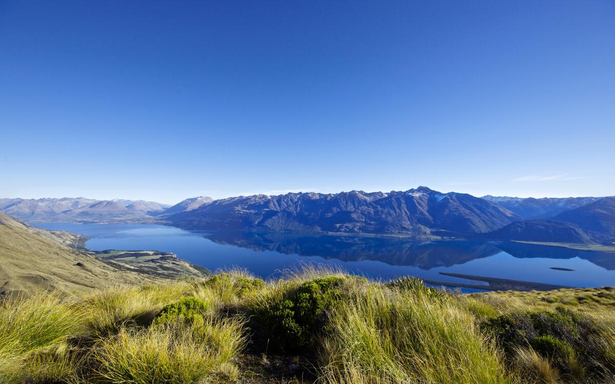 Озеро в горах Новой Зеландии