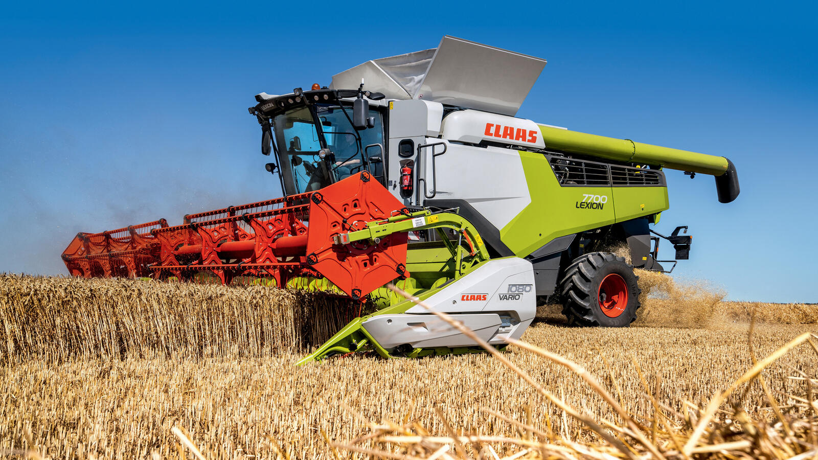 Free photo Agricultural machinery claas lexion 7700 combine
