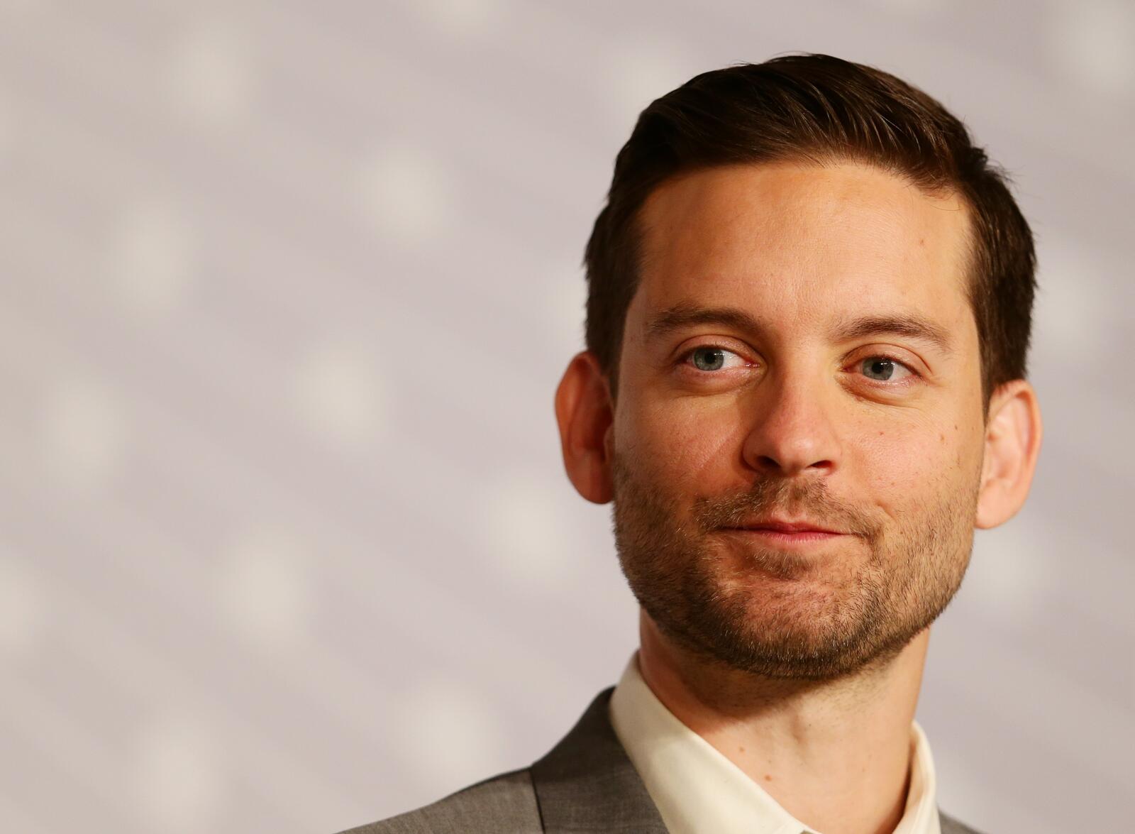 Free photo Portrait of actor Tobey Maguire