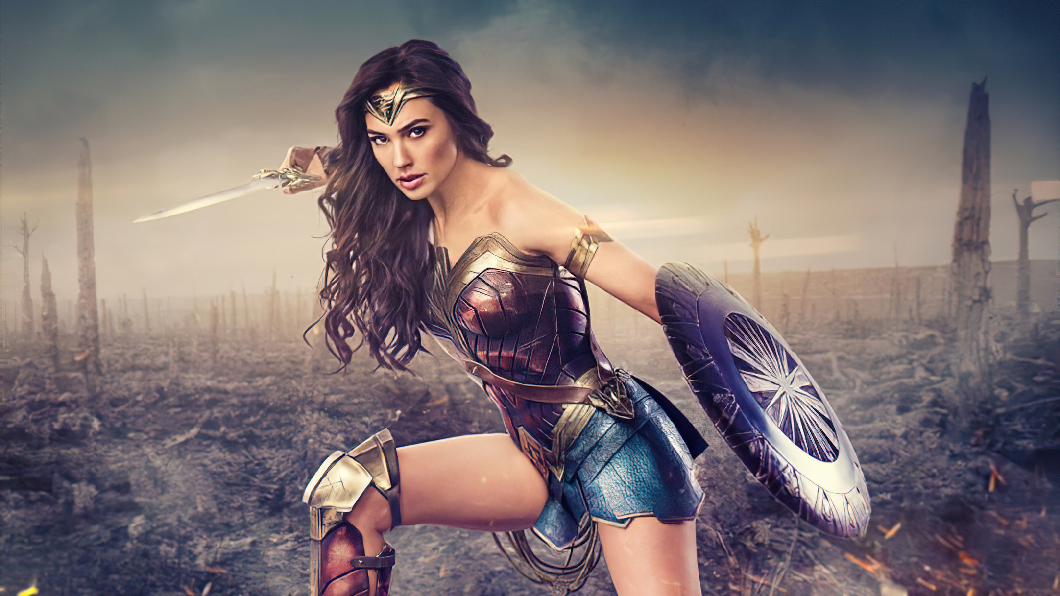 Free photo Wonder Woman with a Sword