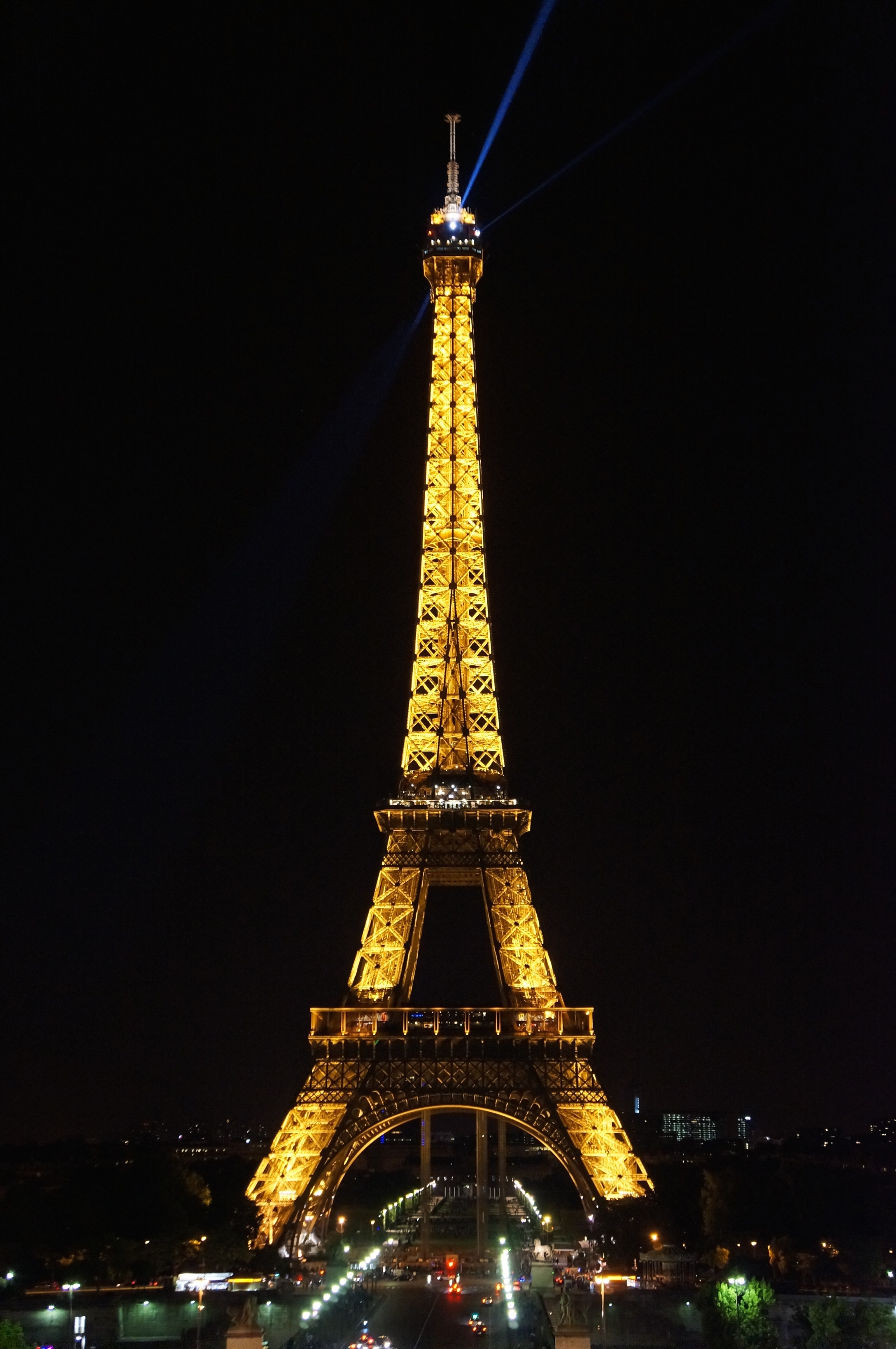 免费照片夜晚的埃菲尔铁塔