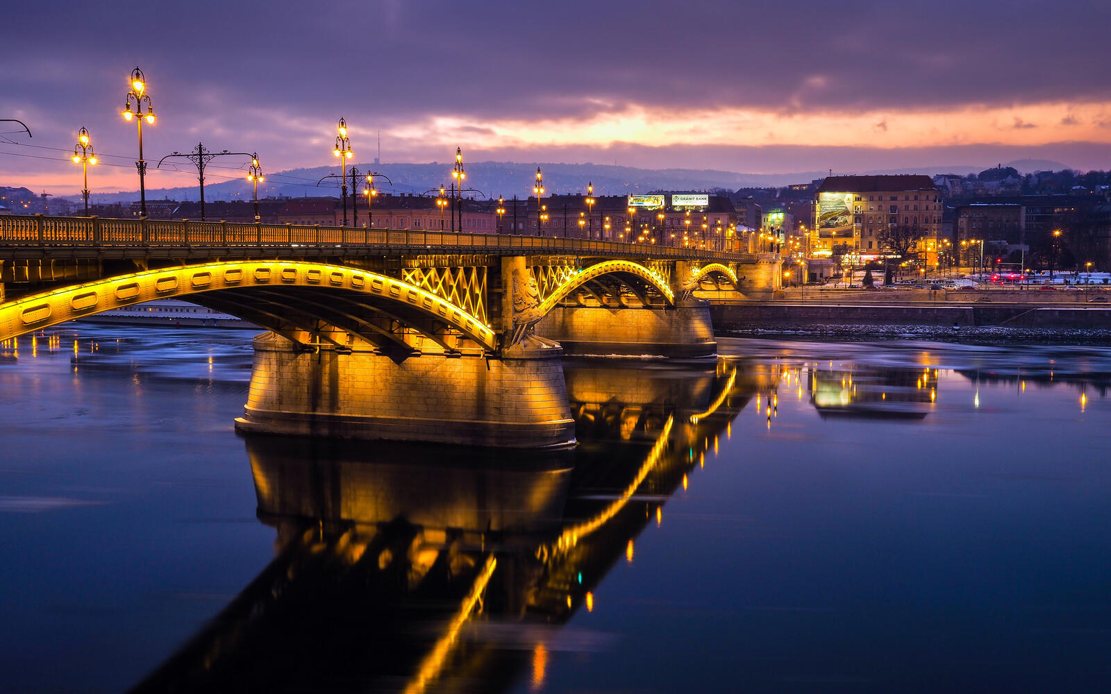 Бесплатное фото Ночной мост в Европе