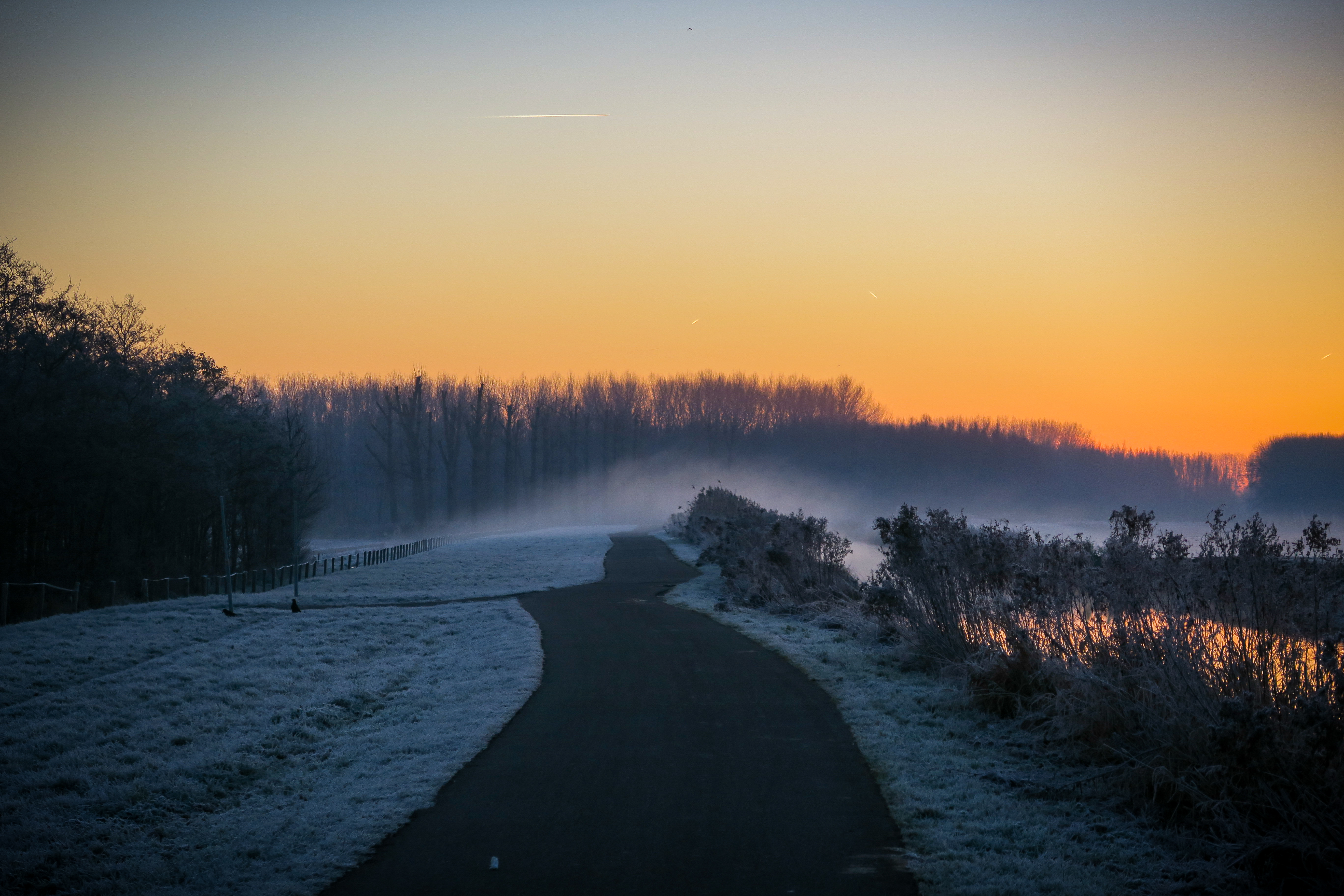 Фото закат, путь, пейзаж, обои туманные сумерки, пейзажи - бесплатные картинки на Fonwall