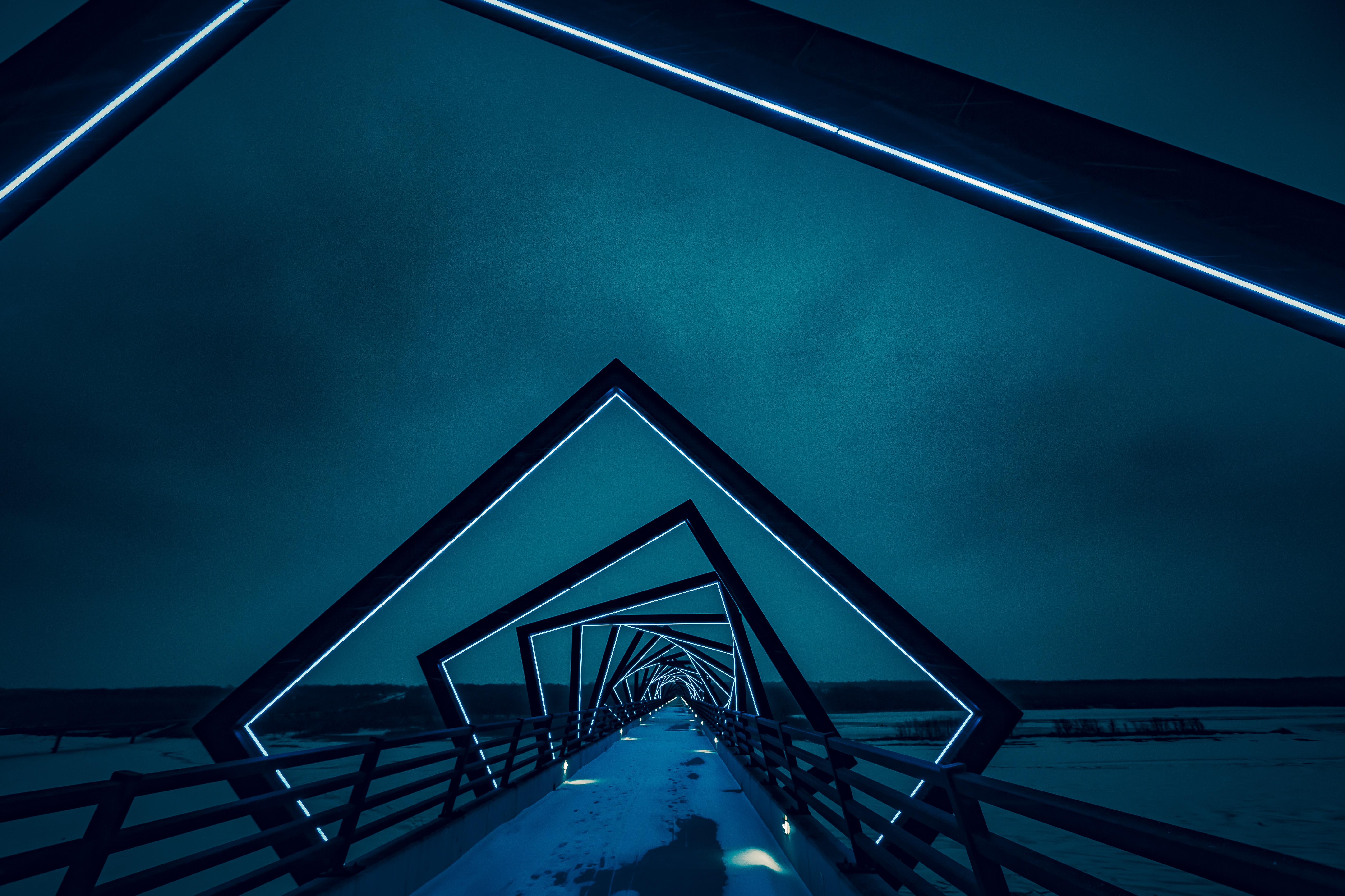 Бесплатное фото Необычный мост ночью