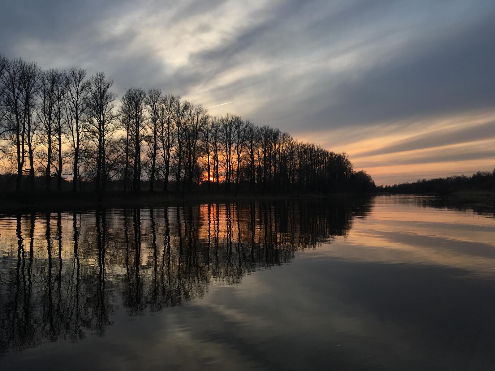 Бесплатное фото Река на позднем закате