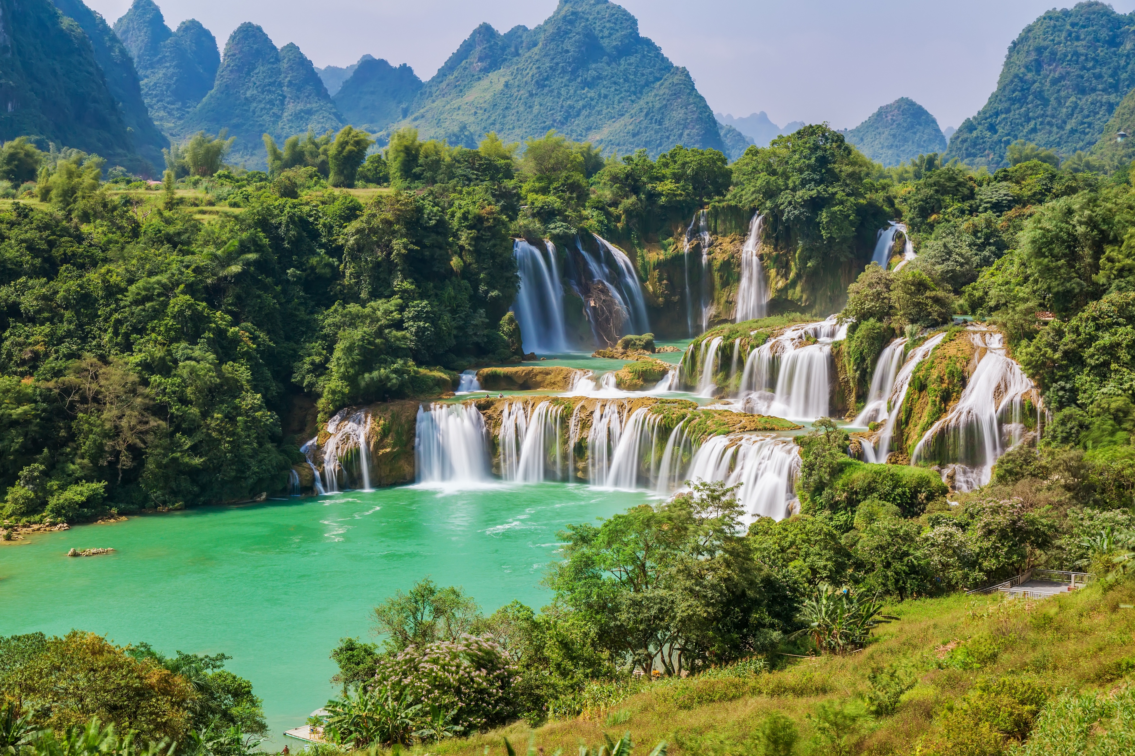 Бесплатное фото Трехэтажный водопад в Китае