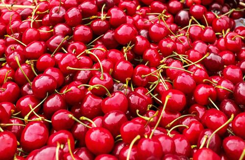 A picture of a lot of cherries.