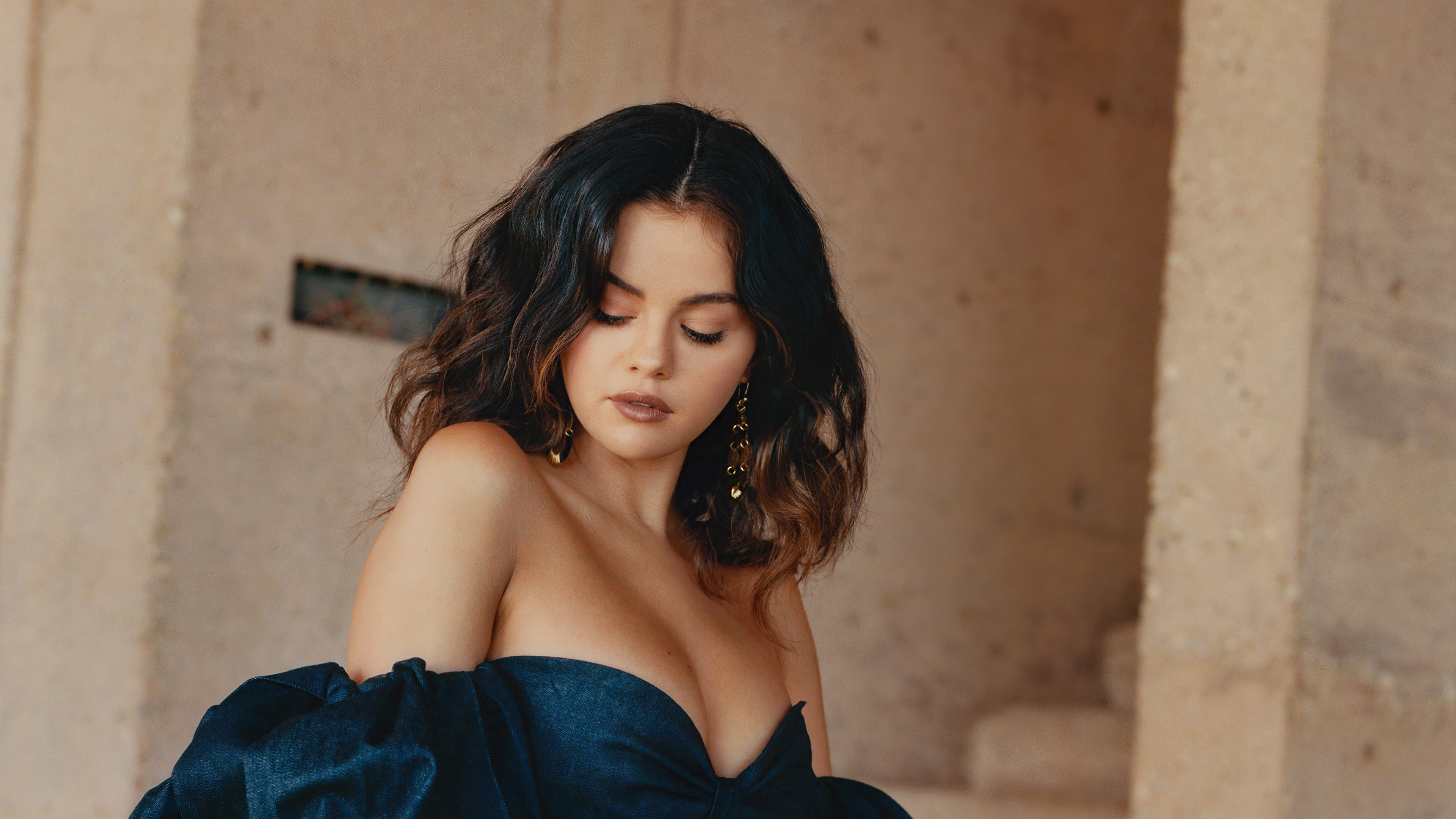 Wallpapers Selena Gomez dress breasts on the desktop