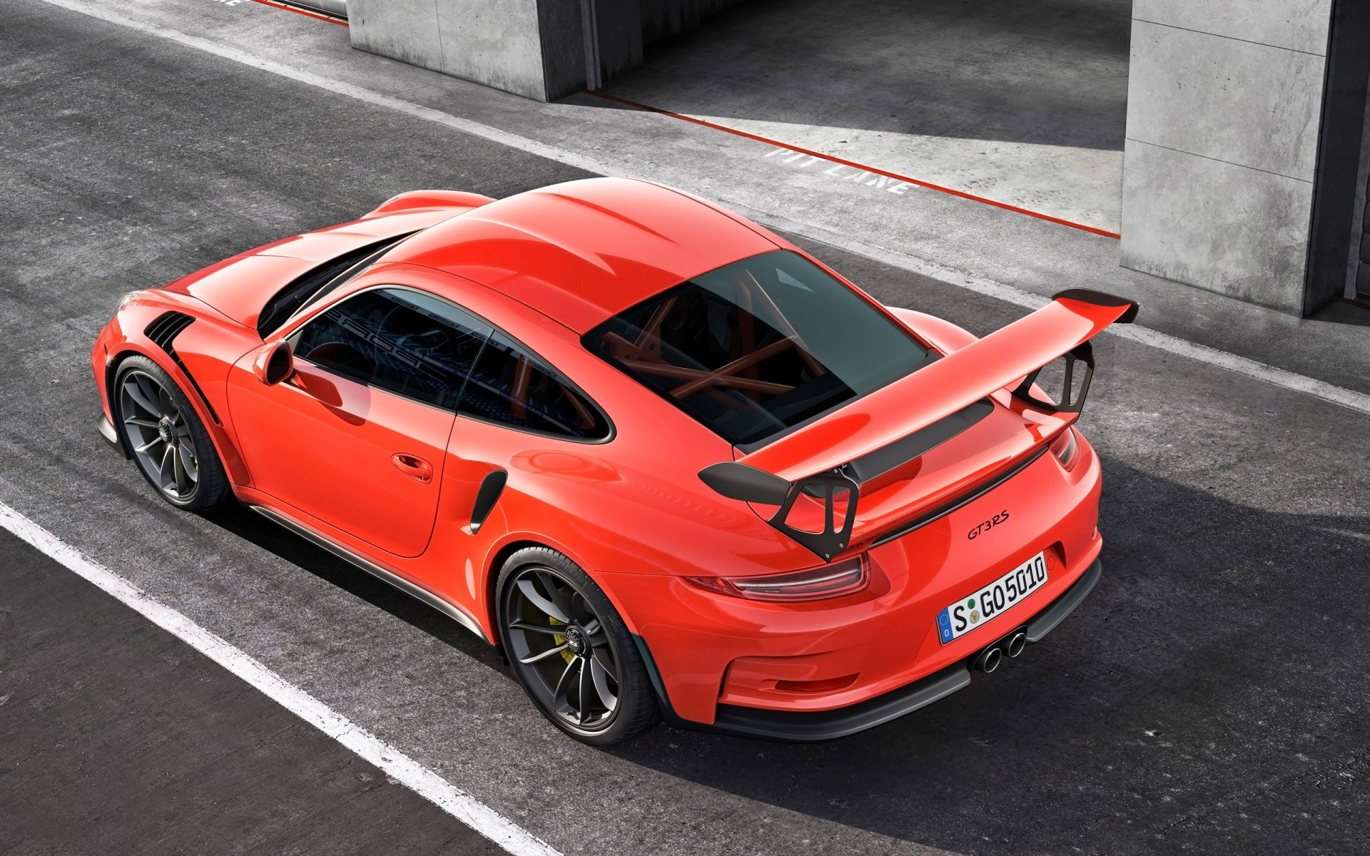 Бесплатное фото Porsche 9 GT3 оранжевого цвета